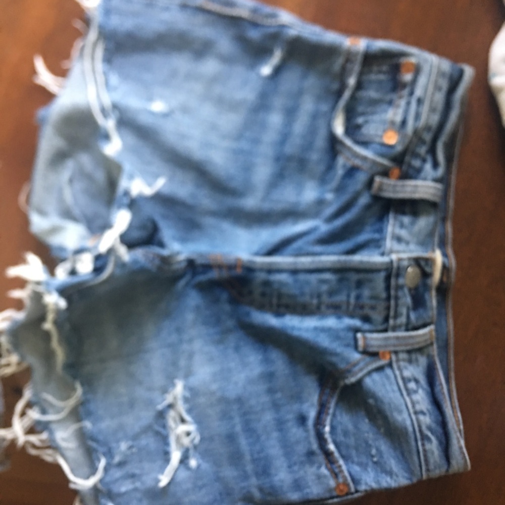 Levi’s shorts - Picture 2 of 4